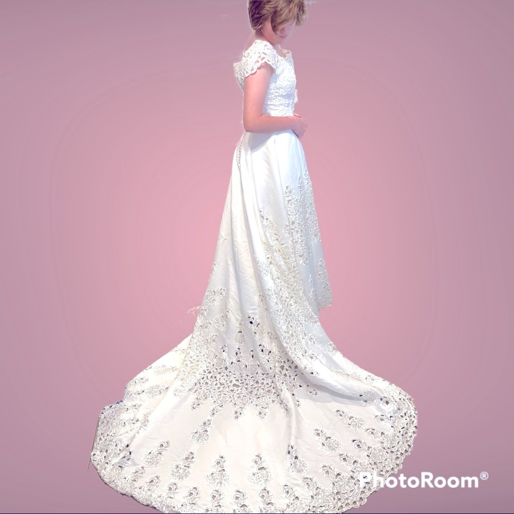 Oleg Cassini Wedding gown